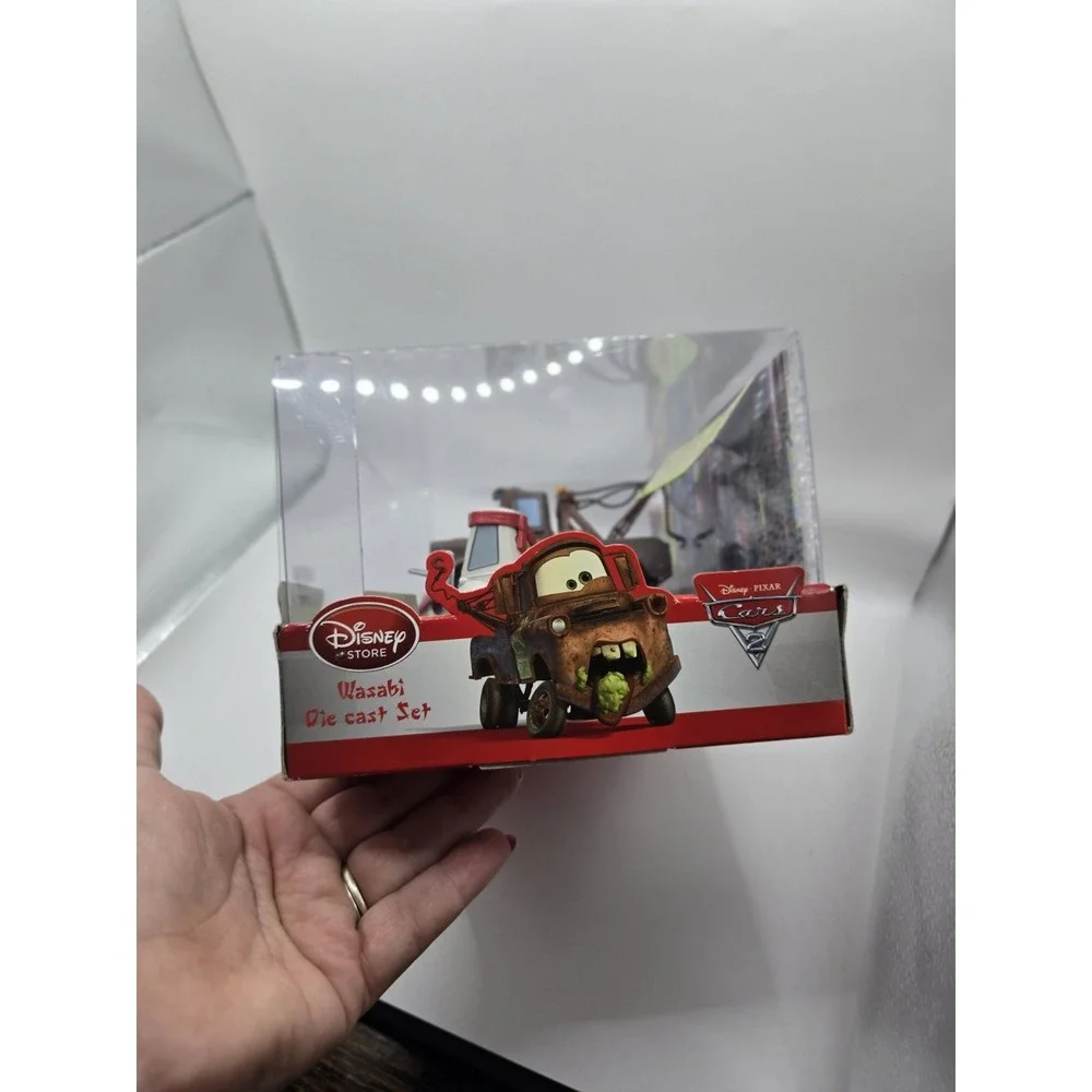 Pixar Cars 2 Disney Store Wasabi Die-Cast Set Screamin' Hollerin' Mater New Box